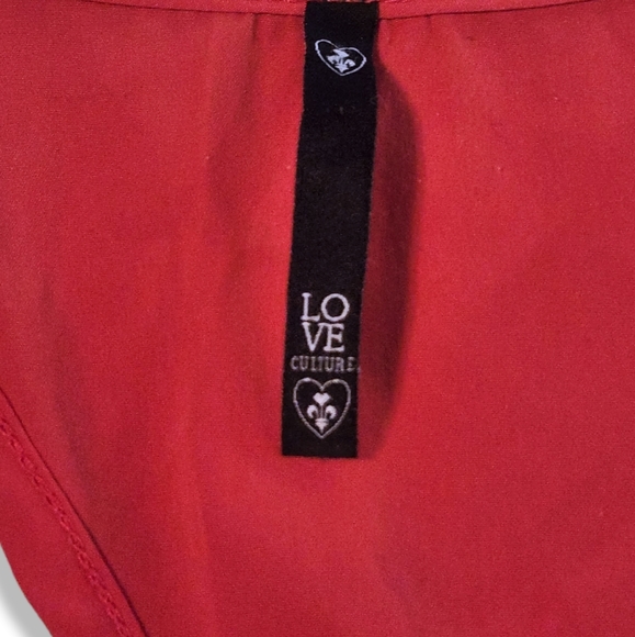 Love Culture Medium Red Top - Picture 4 of 6